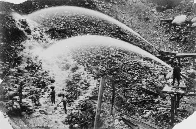 photograph of gold hydraulic mining